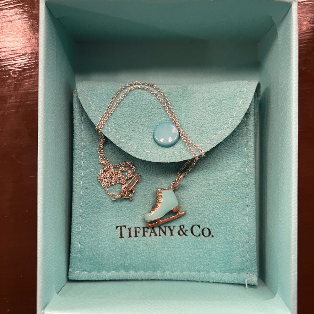 Never work beautiful authentic Tiffany &Co ice skate pendant necklace